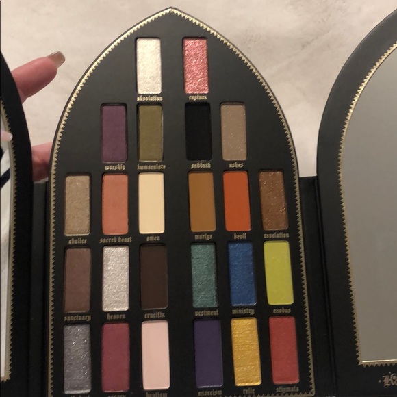 Kat Von D Other - Kat Von D Saint & Sinner Eyeshadow Pallet